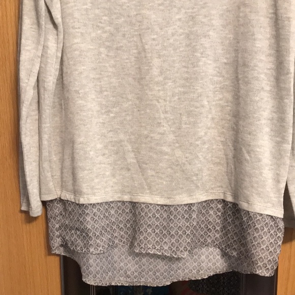 Gina Benotti Medium 2 layer look, split back, grey and white sweater/top combo - Picture 3 of 11